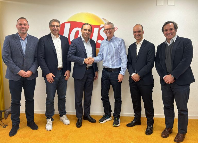 PepsiCo y Fertiberia se alían para descarbonizar el cultivo de patata y maíz en más de 160.000 hectáreas en Europa
El nuevo acuerdo a largo plazo ayudará a escalar el uso de fertilizantes bajos en carbono, apoyando a más de 1.500 agricultores en toda Europa
